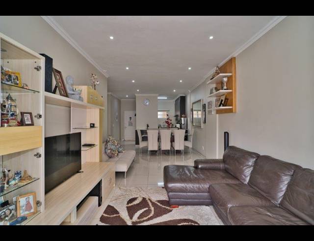 3 BEDROOM APARTMENT FOR SALE IN LA LUCIA